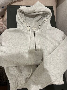 Women’s Light Heather Gray Zip-Up Hoodie Sweater